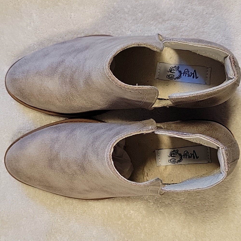 Very G Reagan Ankle Boots, NIB - Picture 9 of 10